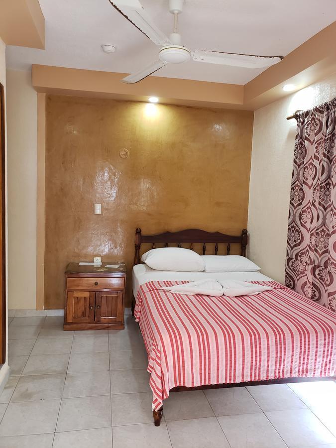 Hotel Cuarto Camino Playa Del Carmen Exteriör bild