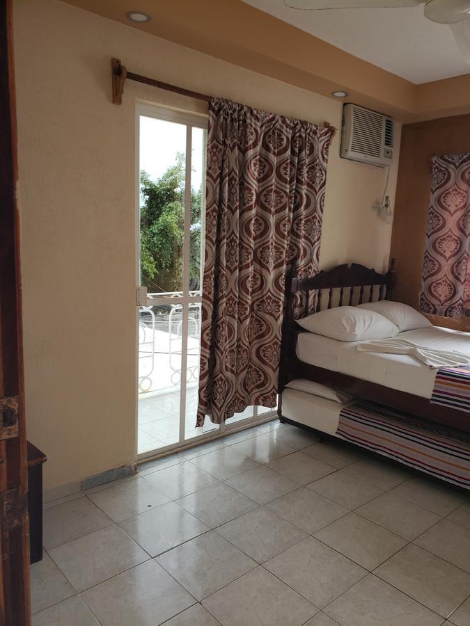 Hotel Cuarto Camino Playa Del Carmen Exteriör bild